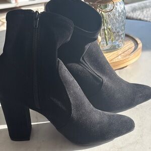 BRAND NEW‼️Elegant Black Suede Ankle Boots